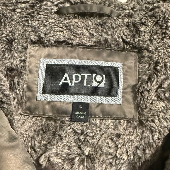 Apt 9 Hooded Parka. Color: Olive. Size L - Picture 5 of 13